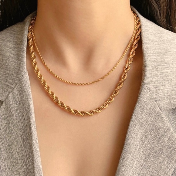 CLOSING SALE!❤️18K Gold Plated Bold rope Chain Necklace - Picture 4 of 8